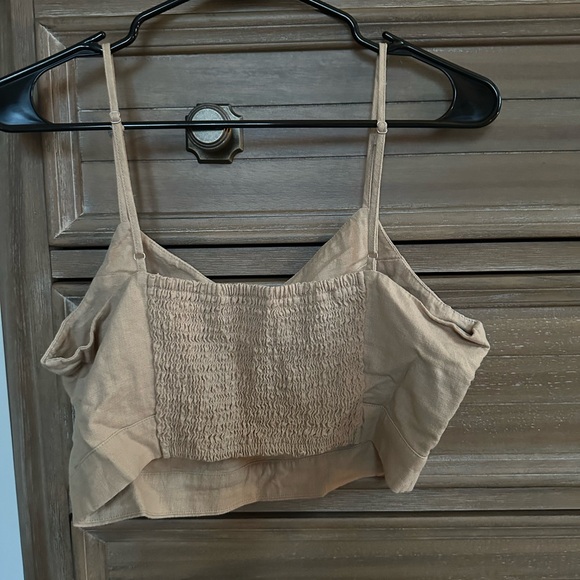 Universal Thread Beige Crop Top - Picture 2 of 5